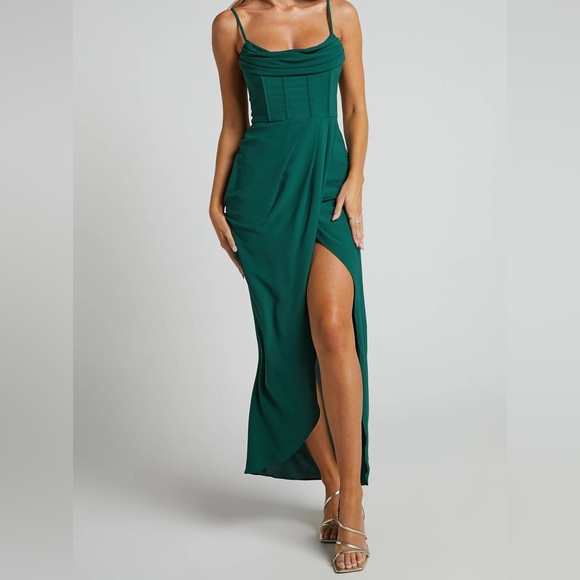 Showpo. Dresses & Skirts - NWT Showpo Andrina Midi Dress Size 6 Forest Green